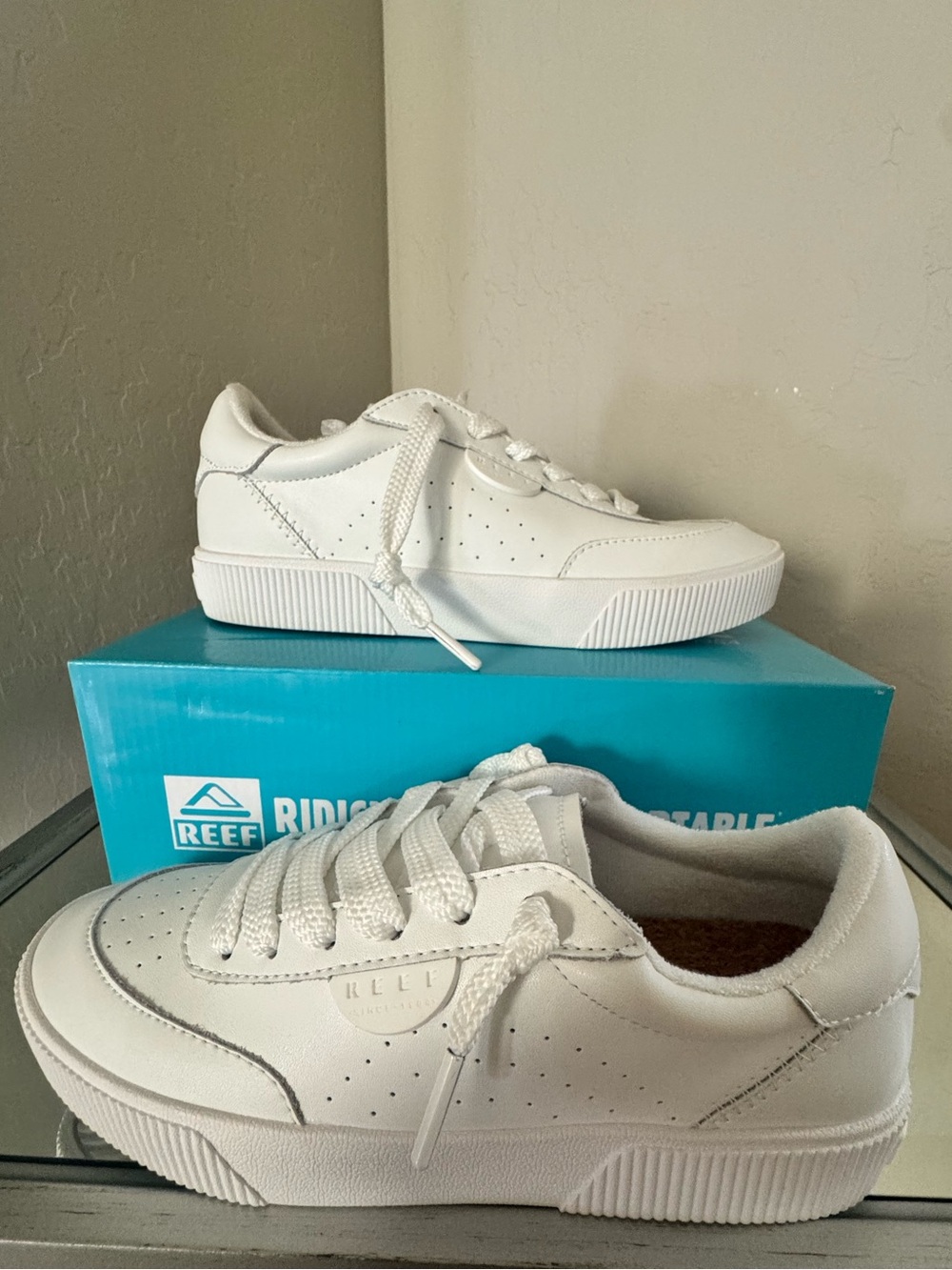 REEF LAY DAY SEAS White sneakers in size 6.5 New in Box